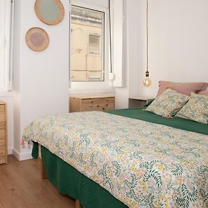 Charming 1 Bedroom Apartment W/ Terrace Near Belem
